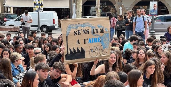 Els estudiants de les Escoles verdes de secundària de Balaguer es manifesten per reclamar una millor qualitat de l’aire
